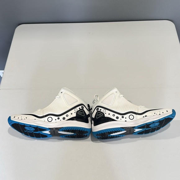 Q4 Bright White Basketball Shoes - Picture 7 of 11